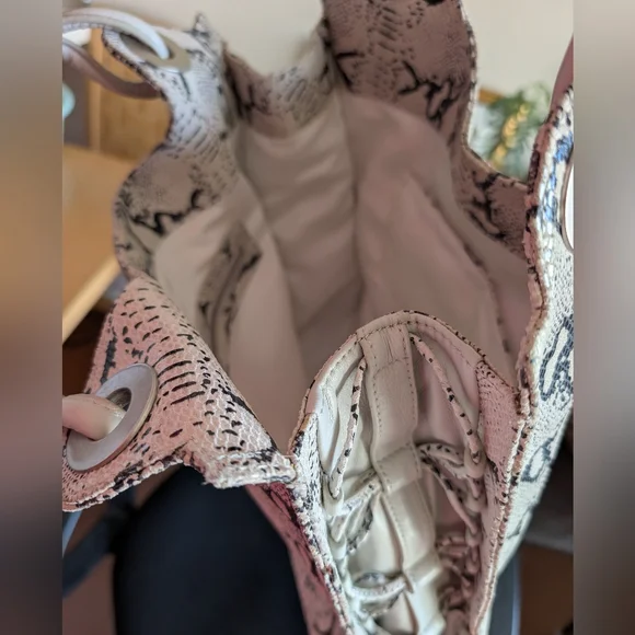 Snakeskin Pattern Handbag - Picture 3 of 7